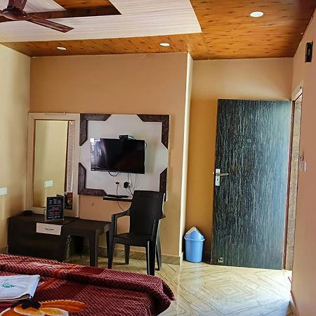 Oak Wood Homestay Banikhet Dalhousie Extérieur photo