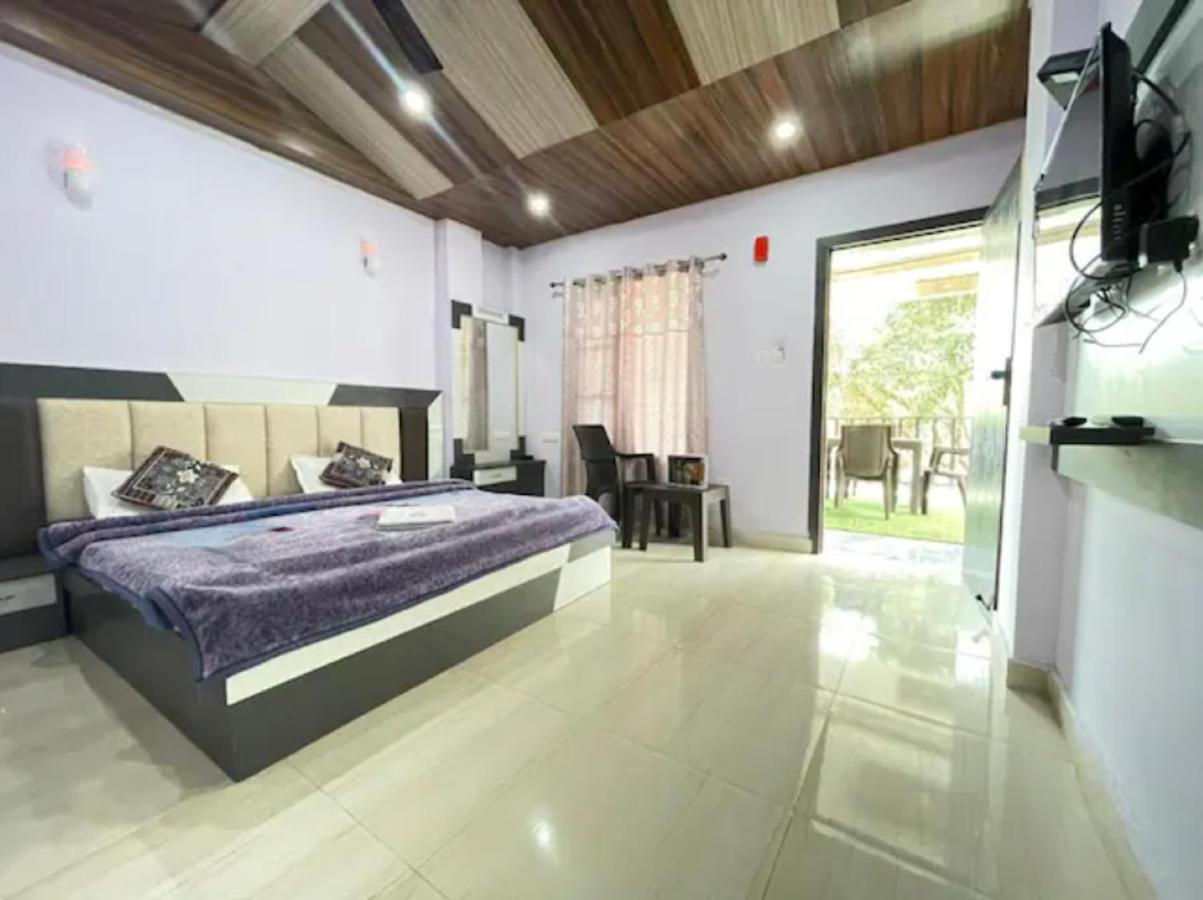 Oak Wood Homestay Banikhet Dalhousie Extérieur photo