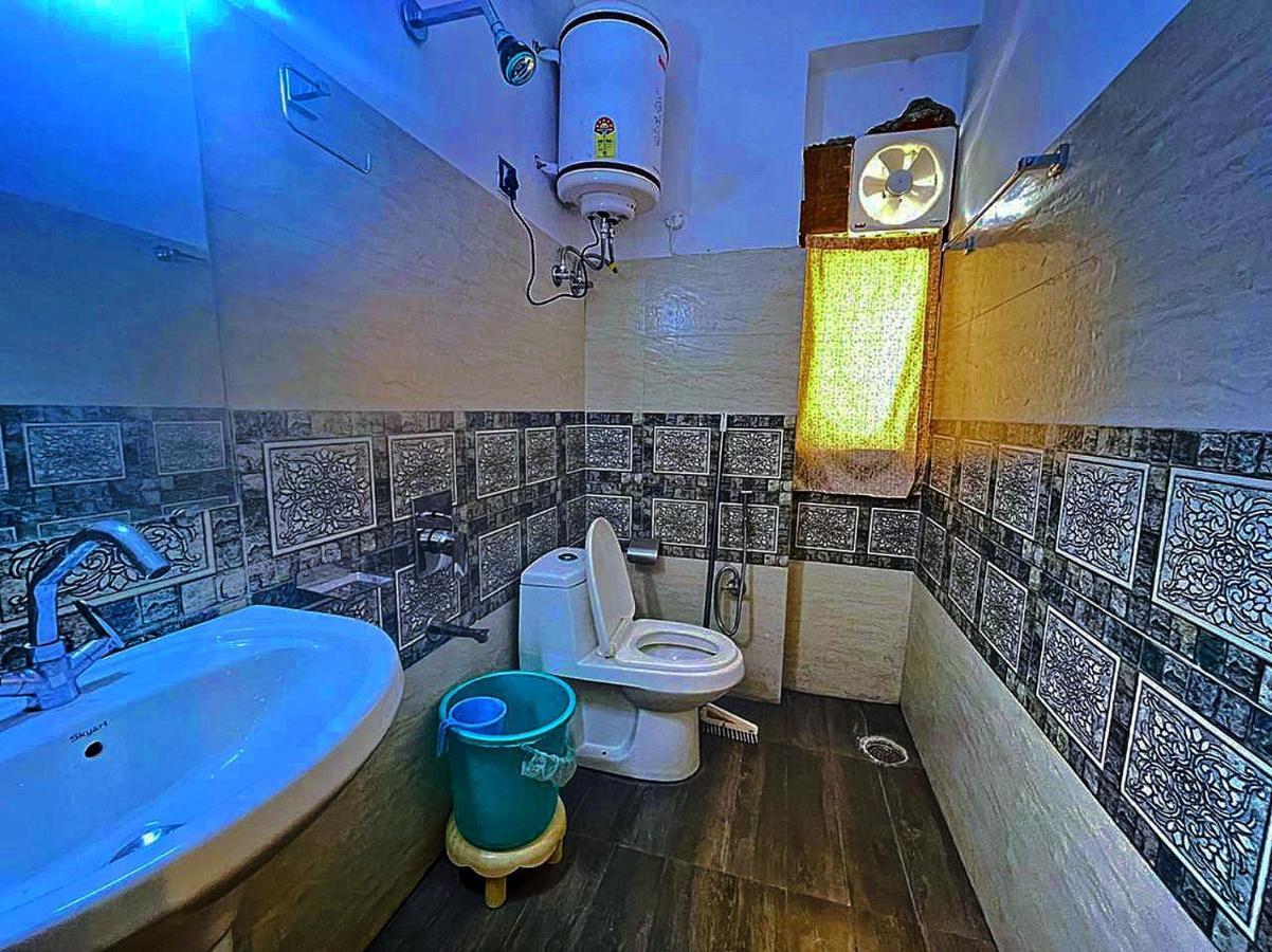 Oak Wood Homestay Banikhet Dalhousie Extérieur photo