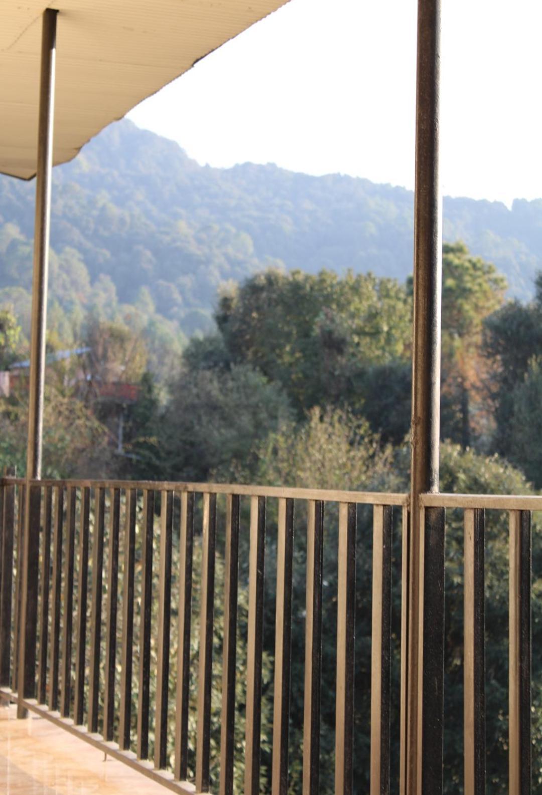 Oak Wood Homestay Banikhet Dalhousie Extérieur photo