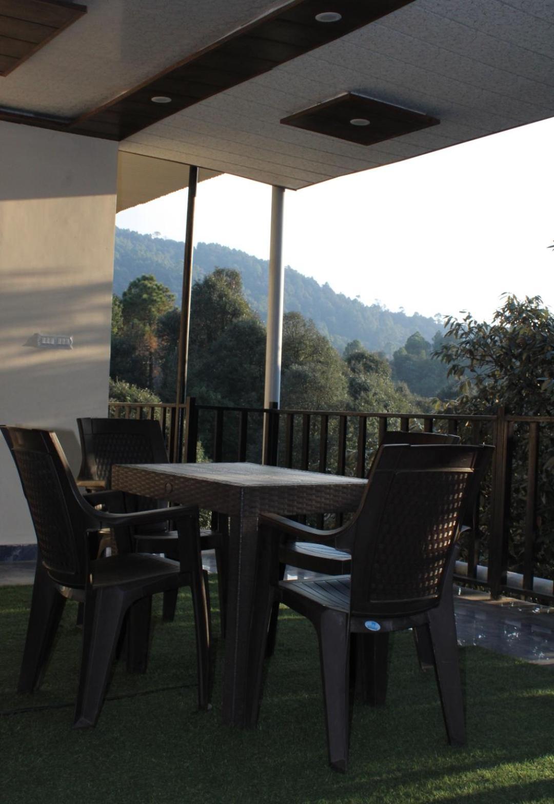 Oak Wood Homestay Banikhet Dalhousie Extérieur photo