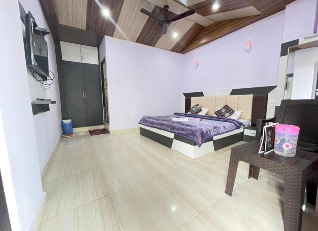 Oak Wood Homestay Banikhet Dalhousie Extérieur photo