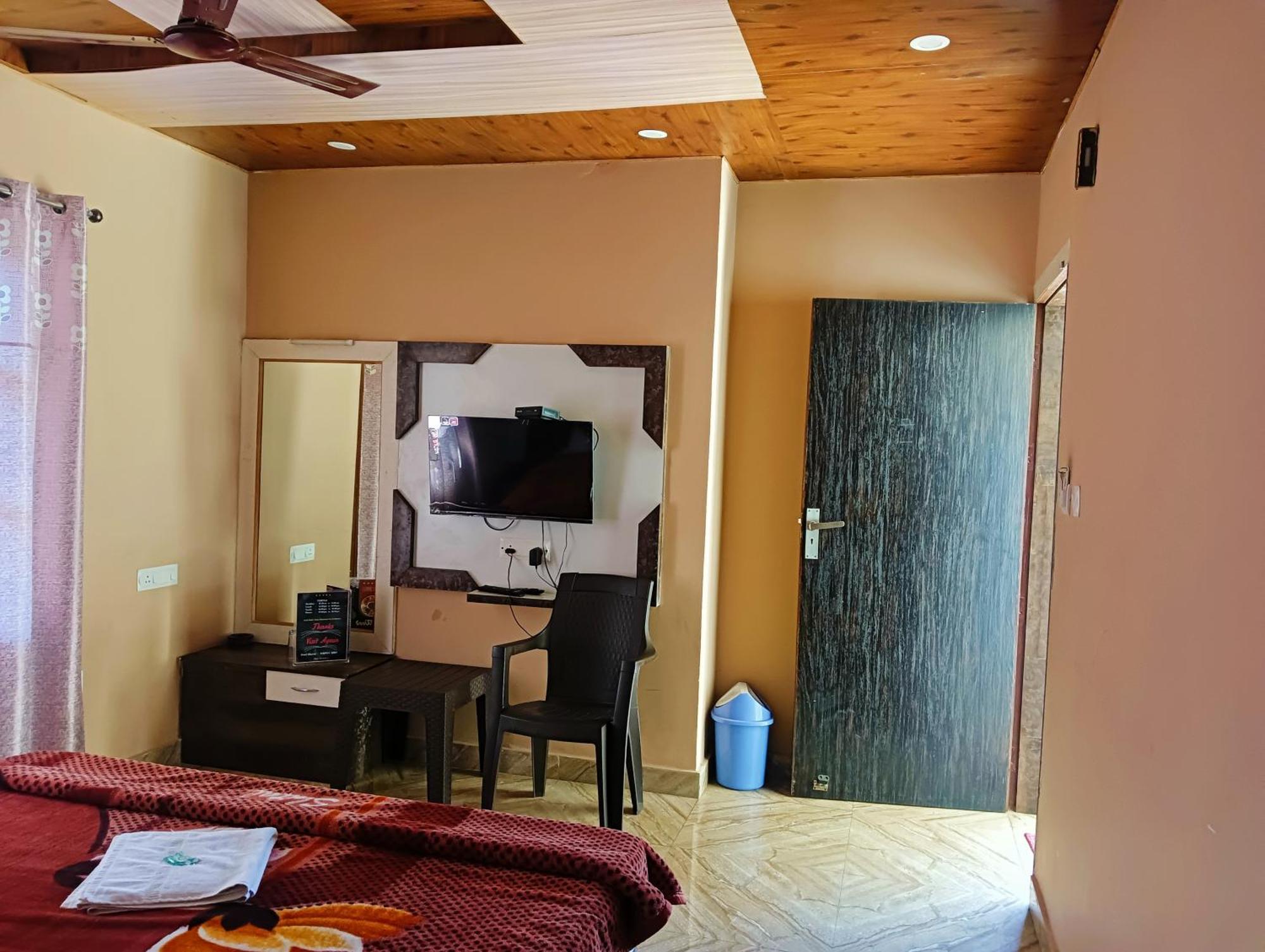 Oak Wood Homestay Banikhet Dalhousie Extérieur photo
